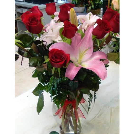 Dozen Rose Vase With Lilies